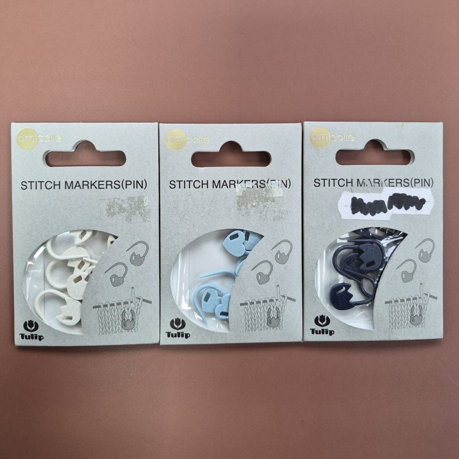 Slightly damaged White, blue and Navy Tulip Stitch Markers (Pin) 7pcs/Pack - Image 1